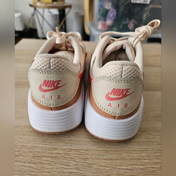Nike Women's Tan and Pink Sneakers Size 10 - Picture 7 of 9